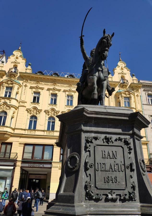Luxurios And Historic Apartment "Shine" - Right On The Main Square Zágráb Kültér fotó